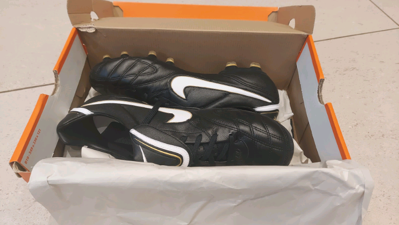 nike football boots size 10.5